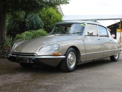 Louer une CITROËN DS 20 Pallas de de 1973 (Photo 1)