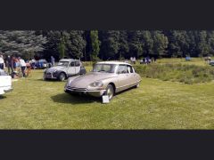 Louer une CITROËN DS 20 Pallas de de 1973 (Photo 1)