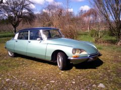 Louer une CITROËN DS 20 de de 1972 (Photo 1)