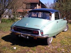 Louer une CITROËN DS 20 de de 1972 (Photo 3)