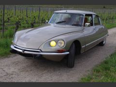 Louer une CITROËN DS 20 de de 1974 (Photo 1)