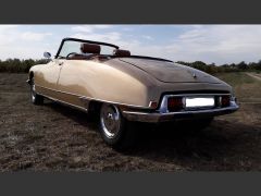 Louer une CITROËN DS 21 cabriolet de de 1973 (Photo 2)