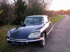 Louer une CITROËN DS 21 IE de de 1969 (Photo 2)