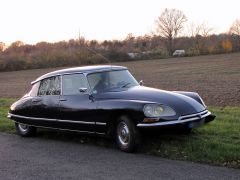 Louer une CITROËN DS 21 IE de de 1969 (Photo 3)