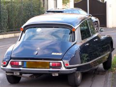 Louer une CITROËN DS 21 IE de de 1969 (Photo 4)