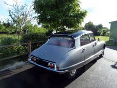 Louer une CITROËN DS 21 Pallas de de 1966 (Photo 2)