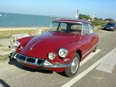 Louer une CITROËN DS 21 Pallas de de 1967 (Photo 1)