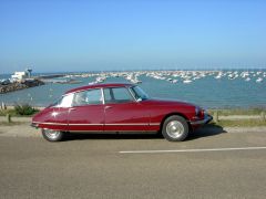 Louer une CITROËN DS 21 Pallas de de 1967 (Photo 3)