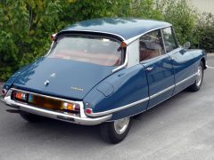 Louer une CITROËN DS 21 Pallas de de 1968 (Photo 2)