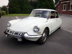 Louer une CITROËN DS 21 de 1966 (Photo 2)