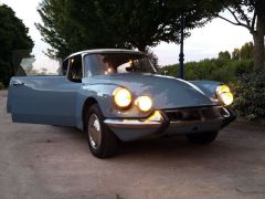 Louer une CITROËN DS 21 de de 1967 (Photo 1)