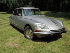 Louer une CITROËN DS 21 de 1969 (Photo 0)