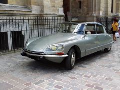 Louer une CITROËN DS 21 de de 1969 (Photo 1)