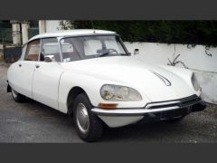 Louer une CITROËN DS 21 de 1972 (Photo 1)