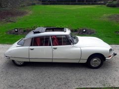 Louer une CITROËN DS 21 de de 1972 (Photo 3)