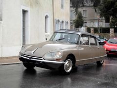 Louer une CITROEN DS 21 de 1973 (Photo 1)