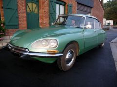 Louer une CITROËN DS 21 de 1973 (Photo 0)