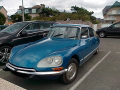 Louer une CITROËN DS 21 de de 1973 (Photo 1)