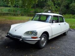 Louer une CITROËN DS 23 Confort de de 1972 (Photo 2)