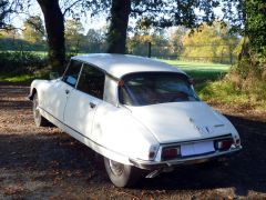 Louer une CITROËN DS 23 Confort de de 1972 (Photo 3)