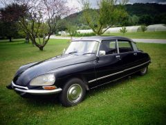 Louer une CITROËN DS 23 IE Pallas de 1973 (Photo 0)