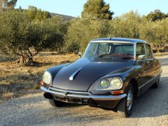 Louer une CITROËN DS 23 IE Pallas de de 1973 (Photo 1)