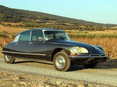 Louer une CITROËN DS 23 IE Pallas de de 1973 (Photo 3)