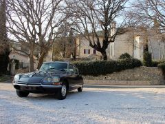 Louer une CITROËN DS 23 IE Pallas de de 1973 (Photo 4)