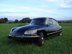 Louer une CITROËN DS 23 IE Pallas de de 1973 (Photo 1)