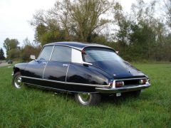 Louer une CITROËN DS 23 IE Pallas de de 1973 (Photo 3)