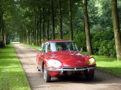Louer une CITRO&Euml;N DS 23 IE Pallas de de 1974 (Photo 2)