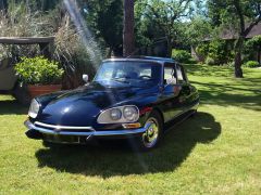 Louer une CITROËN DS 23 IE Pallas de 1975 (Photo 2)