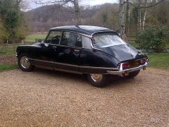 Louer une CITROËN DS 23 IE Pallas de de 1975 (Photo 4)