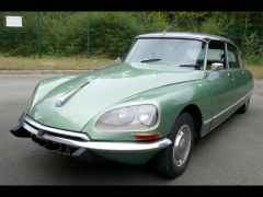 Louer une CITROËN DS 23 IE de 1973 (Photo 1)