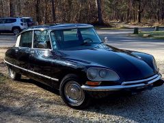 Louer une CITROEN DS 23 ie de de 1973 (Photo 1)