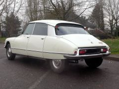 Louer une CITROËN DS 23I Pallas de de 1973 (Photo 3)