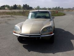 Louer une CITROËN DS 23ie de 1972 (Photo 2)