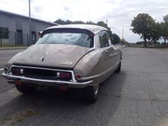 Louer une CITROËN DS 23ie de de 1972 (Photo 3)