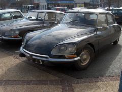 Louer une CITROËN DS 5 Préfecture de 1974 (Photo 1)