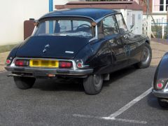 Louer une CITROËN DS 5 Préfecture de de 1974 (Photo 3)