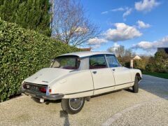 Louer une CITROËN DS D Super de de 1972 (Photo 4)