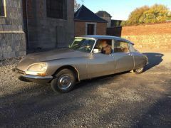 Louer une CITROËN DS Pallas de de 1973 (Photo 1)