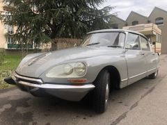 Louer une CITROËN DS Super de 1970 (Photo 2)