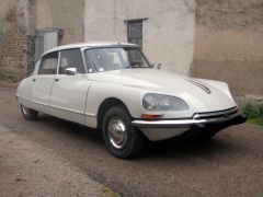 Louer une CITROËN DS Super de de 1972 (Photo 1)