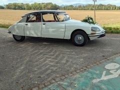 Louer une CITROËN DS Super de de 1972 (Photo 3)