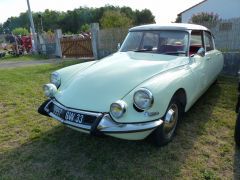 Louer une CITROËN DS de de 1965 (Photo 2)