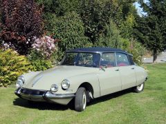 Louer une CITROËN DS de de 1967 (Photo 1)