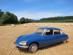 Louer une CITROËN DS de 1968 (Photo 1)