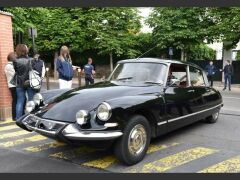 Louer une CITROËN DS de de 1968 (Photo 1)