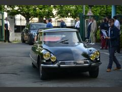 Louer une CITROËN DS de de 1968 (Photo 3)